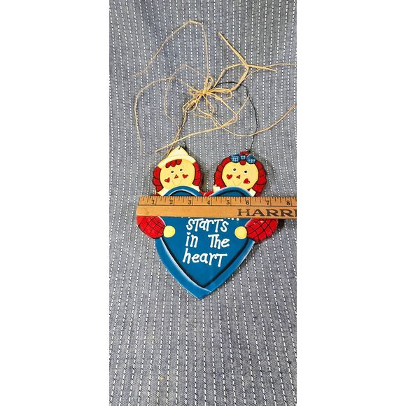 Vintage Raggedy Ann & Andy Wooden Wall Hanging Sign "Friendship Starts In The He - Picture 5 of 5